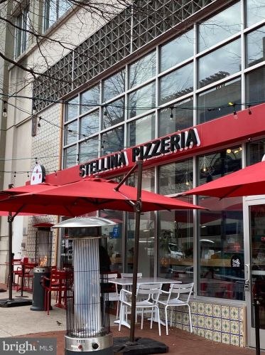 2406 Dearing St, Alexandria VA 22302-1806 exterior