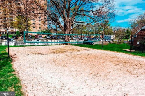 1418 Martha Custis Dr, Alexandria VA 22302-2028 exterior