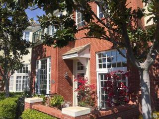 2418 Swanfield Ct, Thousand Oaks CA  91361-5089 exterior