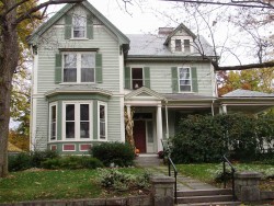 90 Sumner St, Newton, MA 02459-1958