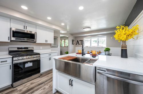 1076 Muldowney Ave, Pittsburgh PA 15207-2078 exterior