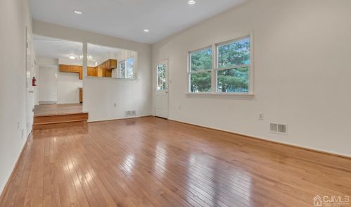 4 Rockoff Ct, Edison NJ  08837-3000 exterior