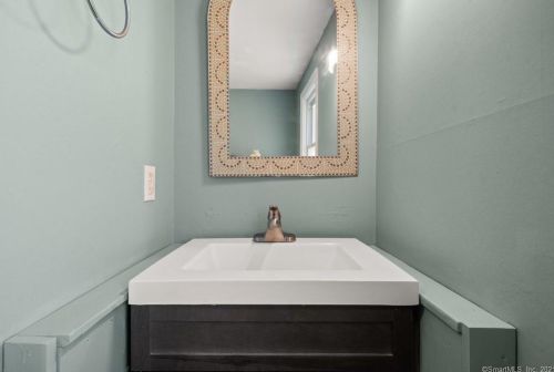 68 Irving St, Manchester CT 06042-3029 exterior