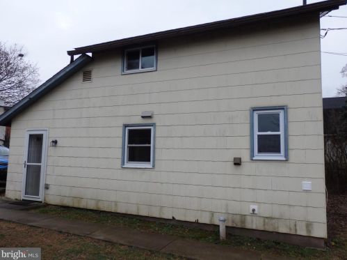 33 Hellertown Ave, Quakertown PA 18951-1727 exterior