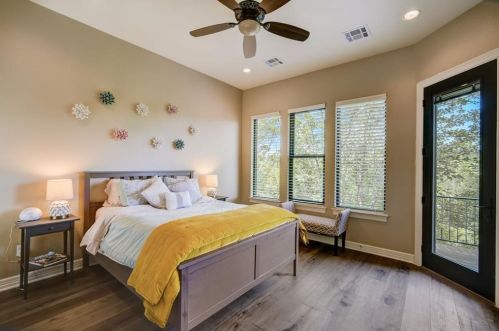 11513 Firethorn Ct, Austin TX 78732-2231 exterior