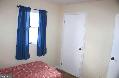 1037 Bollinger Rd, Littlestown PA 17340-9602 exterior