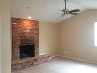 2230 Avenida De Las Plantas, Thousand Oaks CA  91360-6704 exterior