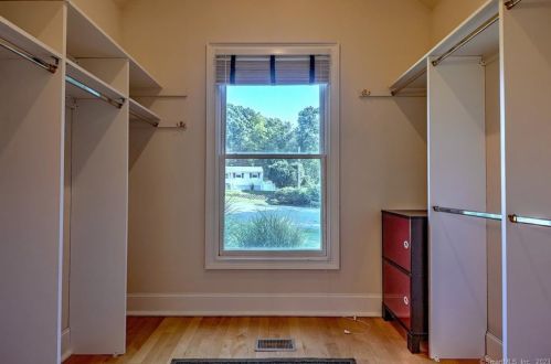 30 Ida Ave, Derby CT 06418-2322 exterior