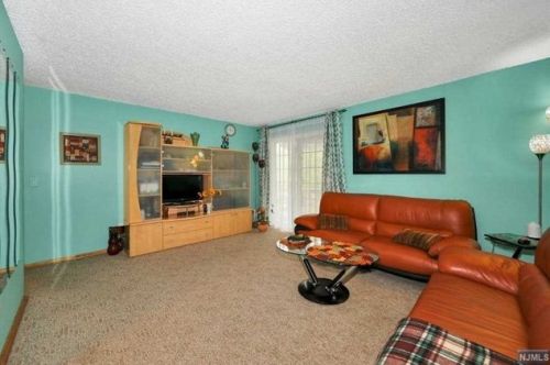 639 Plum Ter, Mahwah, NJ 07430-3442