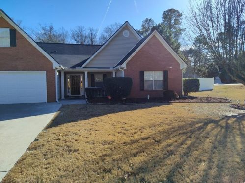 2970 Lenora Springs Dr, Lithonia GA  30039-5211 exterior