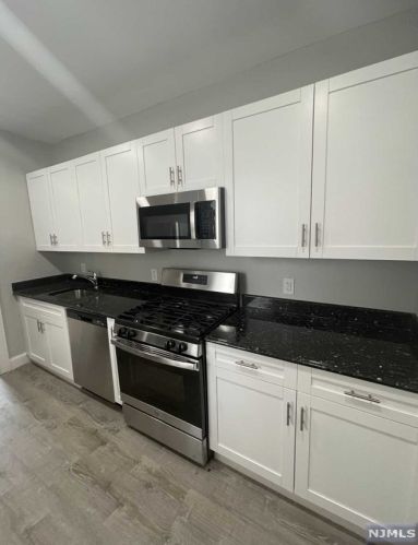 320 Paterson Ave, East Rutherford NJ  07073-1338 exterior