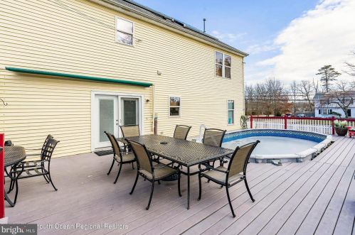 4 Vine St, Berkeley Township NJ 08721-2420 exterior