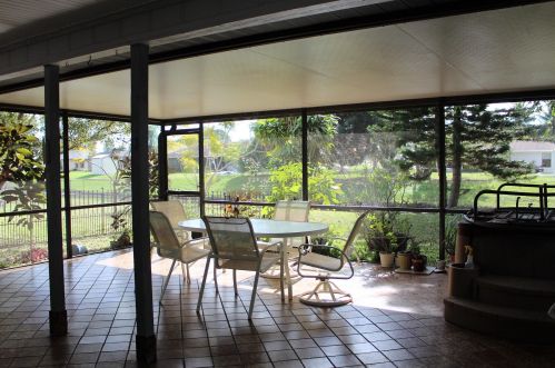 372 Carter Ave, Fort Pierce FL 34983-2998 exterior