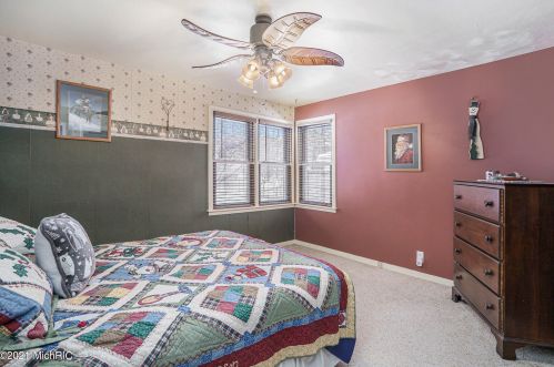 3881 Linda St, Meskegon MI 49444-4027 exterior