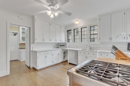 3445 Lk Dr, Milwaukee WI 53235-0037 exterior