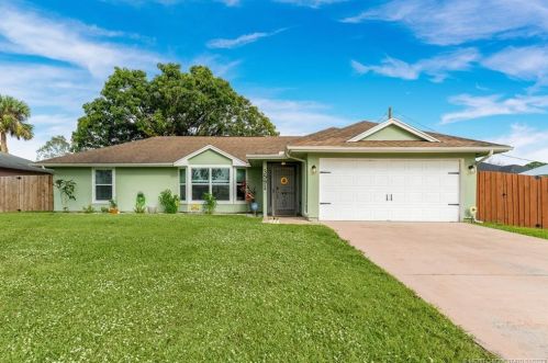 3891 Chicopee St, Fort Pierce FL  34953-5373 exterior