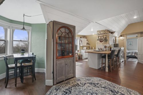 2126 Juneau Ave, Milwaukee WI 53233-1119 exterior