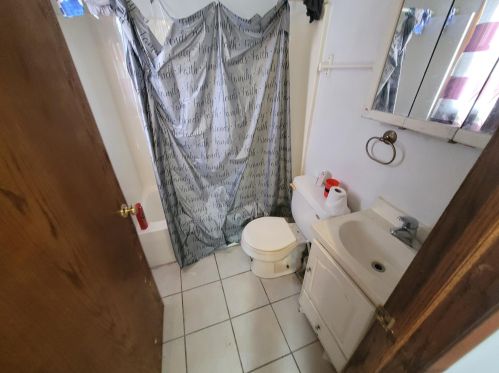 2529 Maple St, Milwaukee WI 53204-3038 exterior