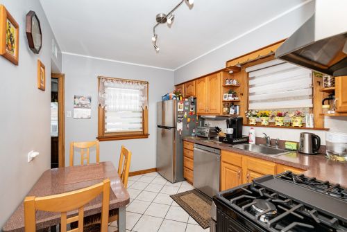 2931 Meade Ave, Chicago IL 60634-1522 exterior