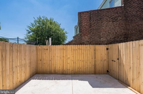 5809 Ditman St, Philadelphia PA 19135-4043 exterior