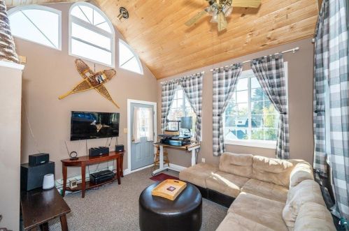 1303 20 Ave, Duluth MN 55806-2021 exterior