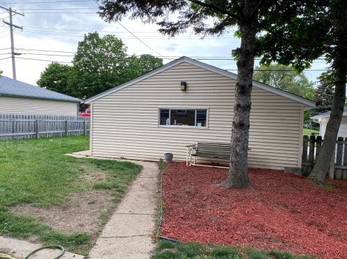 8226 Keefe Ave, Milwaukee, WI 53222-2908