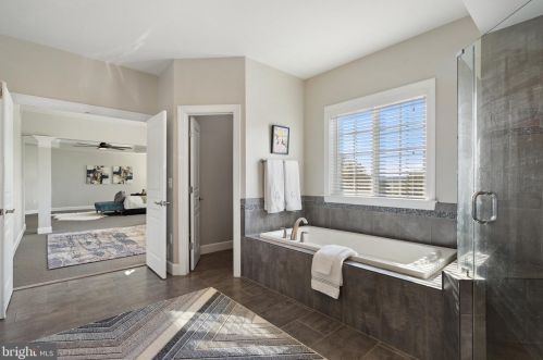 23073 Creighton Farms Dr, Leesburg VA 20175-6491 exterior