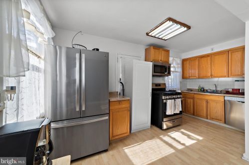 1024 Knorr St, Philadelphia PA 19111-4932 exterior