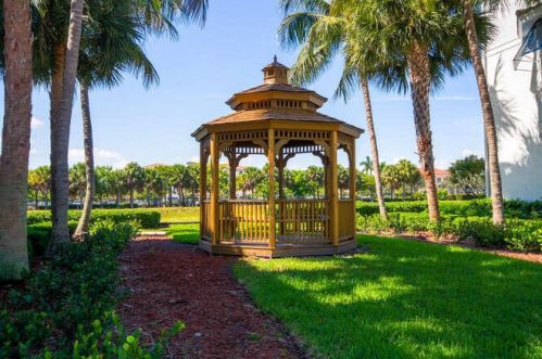 1333 Piazza Delle Pallottole, Boynton Beach FL 33426-8275 exterior