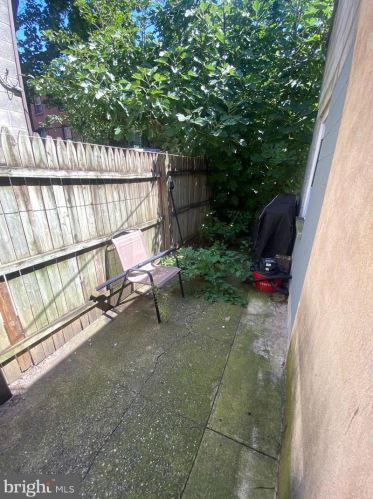 1239 2nd St, Philadelphia PA 19133-3303 exterior