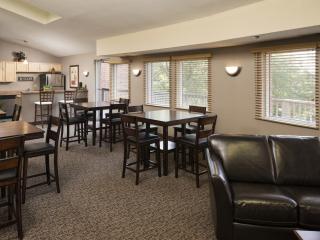 2828 Jordan Ave, Hopkins MN  55305-3509 exterior