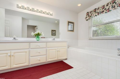 16820 Renee Dr, Macomb Township MI 48042-2324 exterior