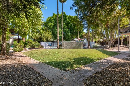 1101 Bethany Home Rd, Phoenix AZ 85014-2234 exterior