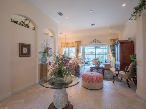 8709 Mustang Island Cir, Naples, FL 34113-1645