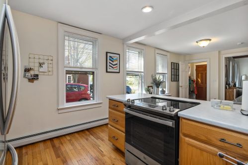 9 Arch St, Dover NH 03820-3627 exterior