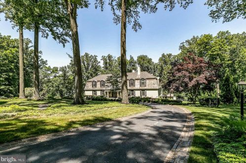 24 Lakewood Dr, Media PA 19063-1807 exterior