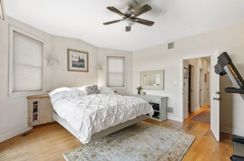 650 Barry Ave, Chicago IL 60634-4912 exterior