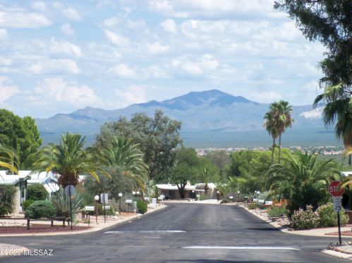 225 Mora Dr, Green Valley AZ 85614-4318 exterior