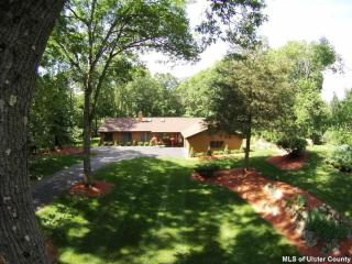 417 Red Top Rd, Highland, NY 12528-2648