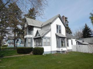 39 Division St, Sparta, MI 49345-1011
