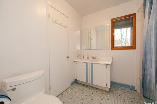 22 Long Acre Ln, Huntington Station NY 11746-7926 exterior