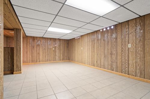 2004 Division St, Manitowoc WI 54220-6029 exterior