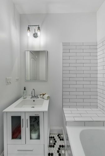 4912 Washington Park Ct, Chicago IL 60615-2304 exterior