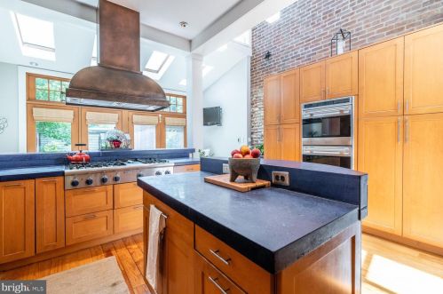 1245 Independence Ave, Washington DC 20003-2302 exterior