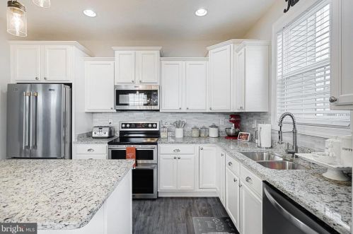 144 Overlook Dr, Hanover PA 17331-9136 exterior