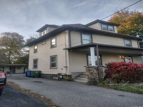 145 Beacon St, Middletown, NY 10940-3626