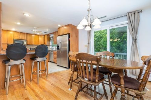 14 Loren Cir, Windsor CT 06095-1011 exterior