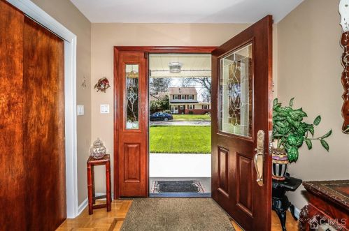 5 Pendleton Pl, Edison, NJ 08820-2737