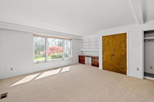 1243 Pinewood Dr, Pittsburgh PA  15243-1811 exterior