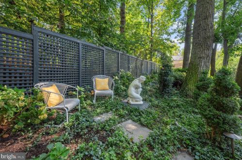 4501 Foxhall Cres, Washington DC 20007-1055 exterior